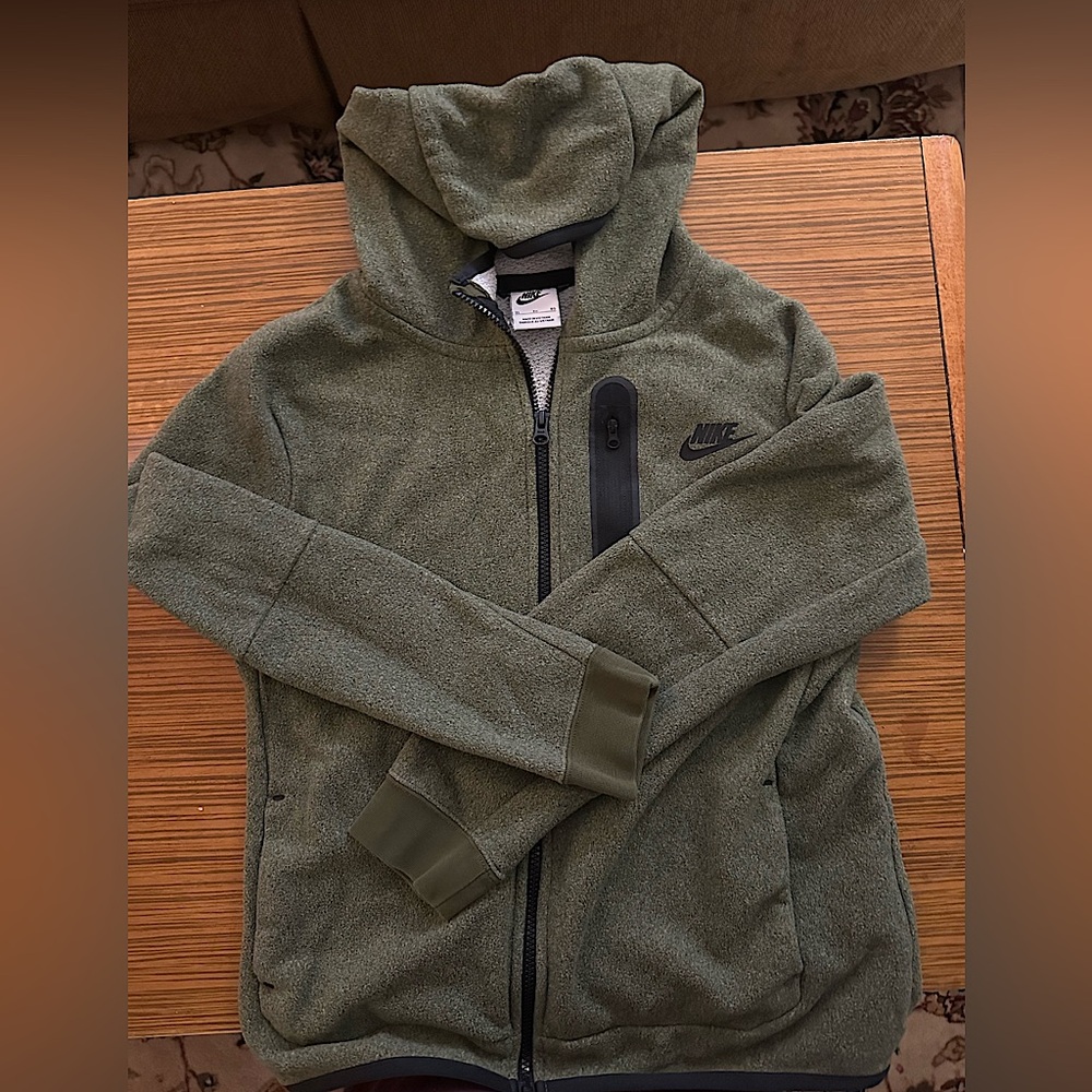 Boys XL Nike tech . Used very good condition.